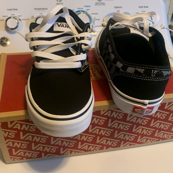 Vans - Picture 2 of 4
